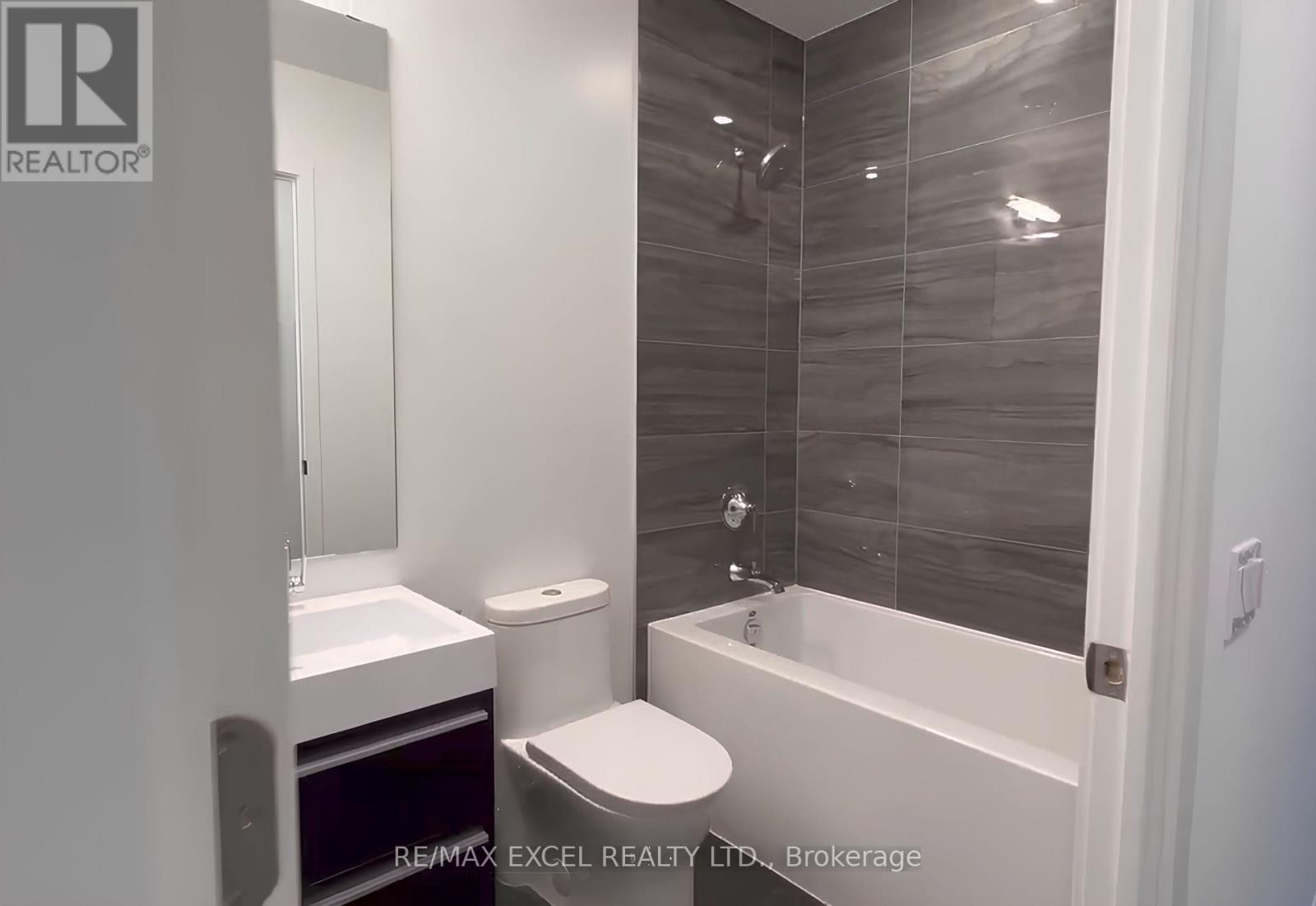 3902 - 39 Roehampton Avenue, Toronto, Ontario  M4P 1P9 - Photo 11 - C12588784