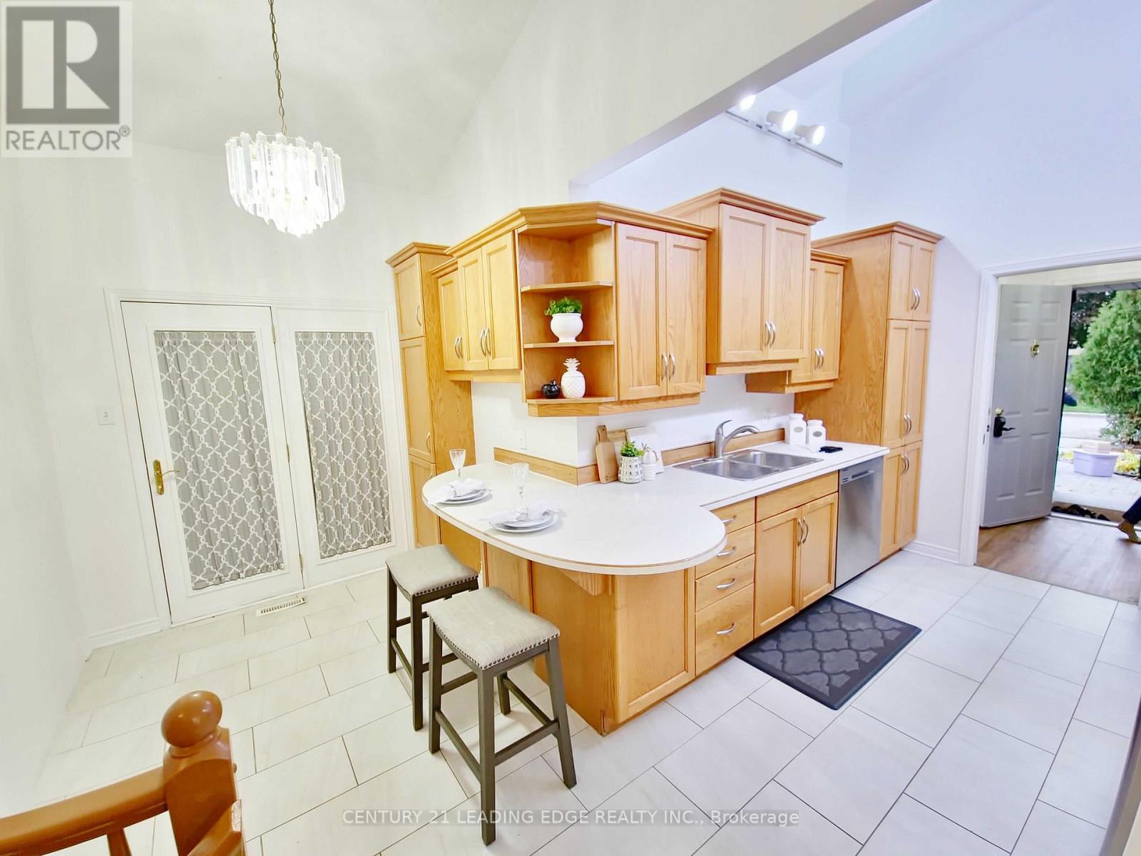 50 Barrydale Crescent, London North, Ontario  N6G 2X4 - Photo 3 - X12588712