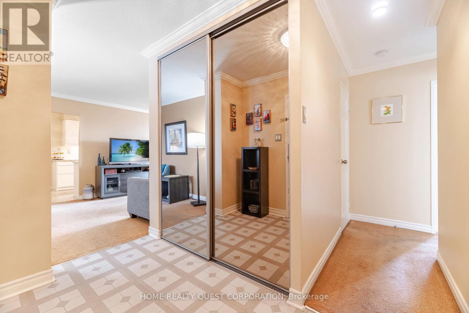 510 - 3170 Kirwin Avenue, Mississauga, Ontario L5A 3R1 - Photo 5 - W12588798