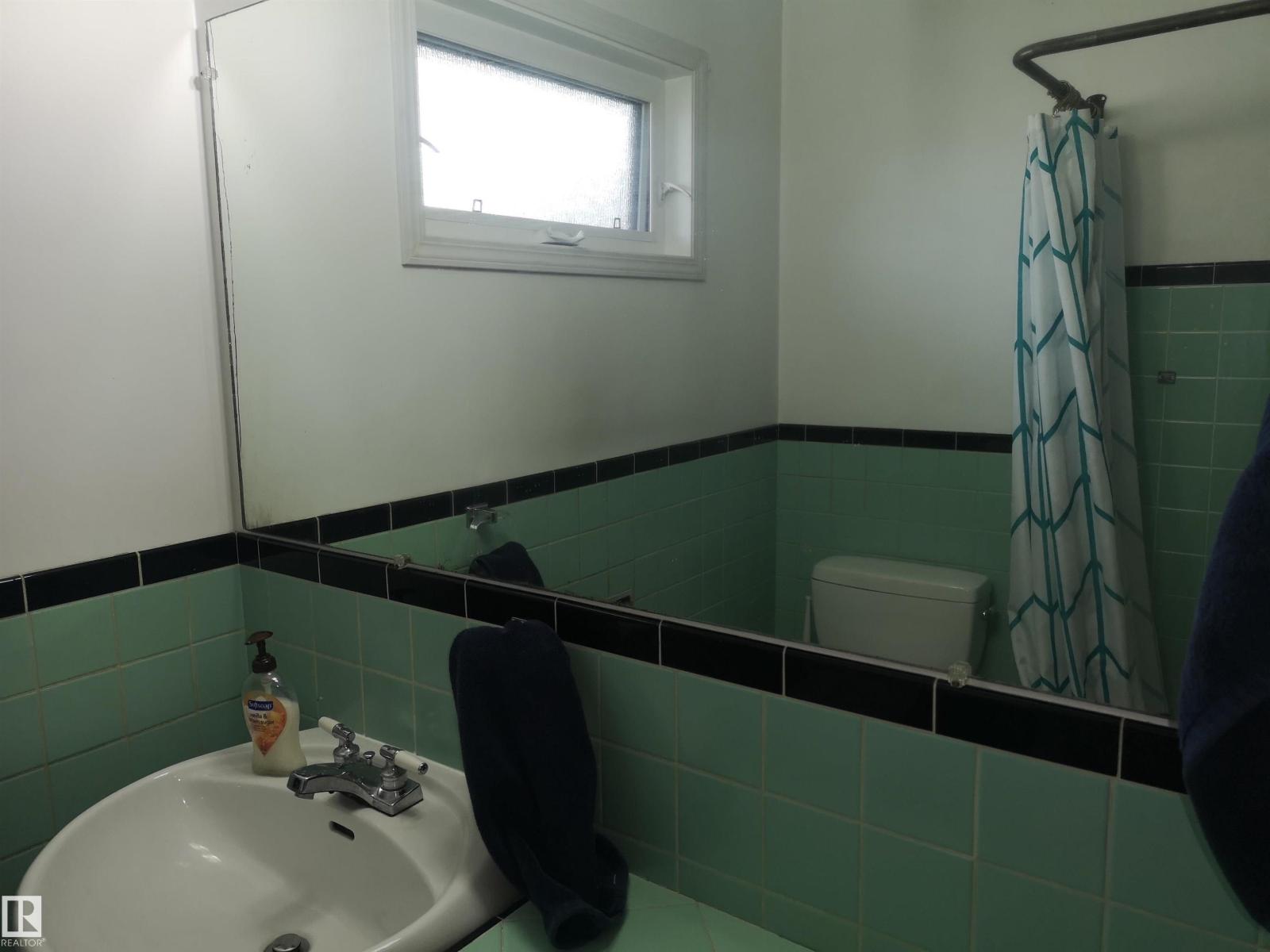 8032 70 Av Nw Nw, Edmonton, Alberta  T6C 0A5 - Photo 12 - E4461068