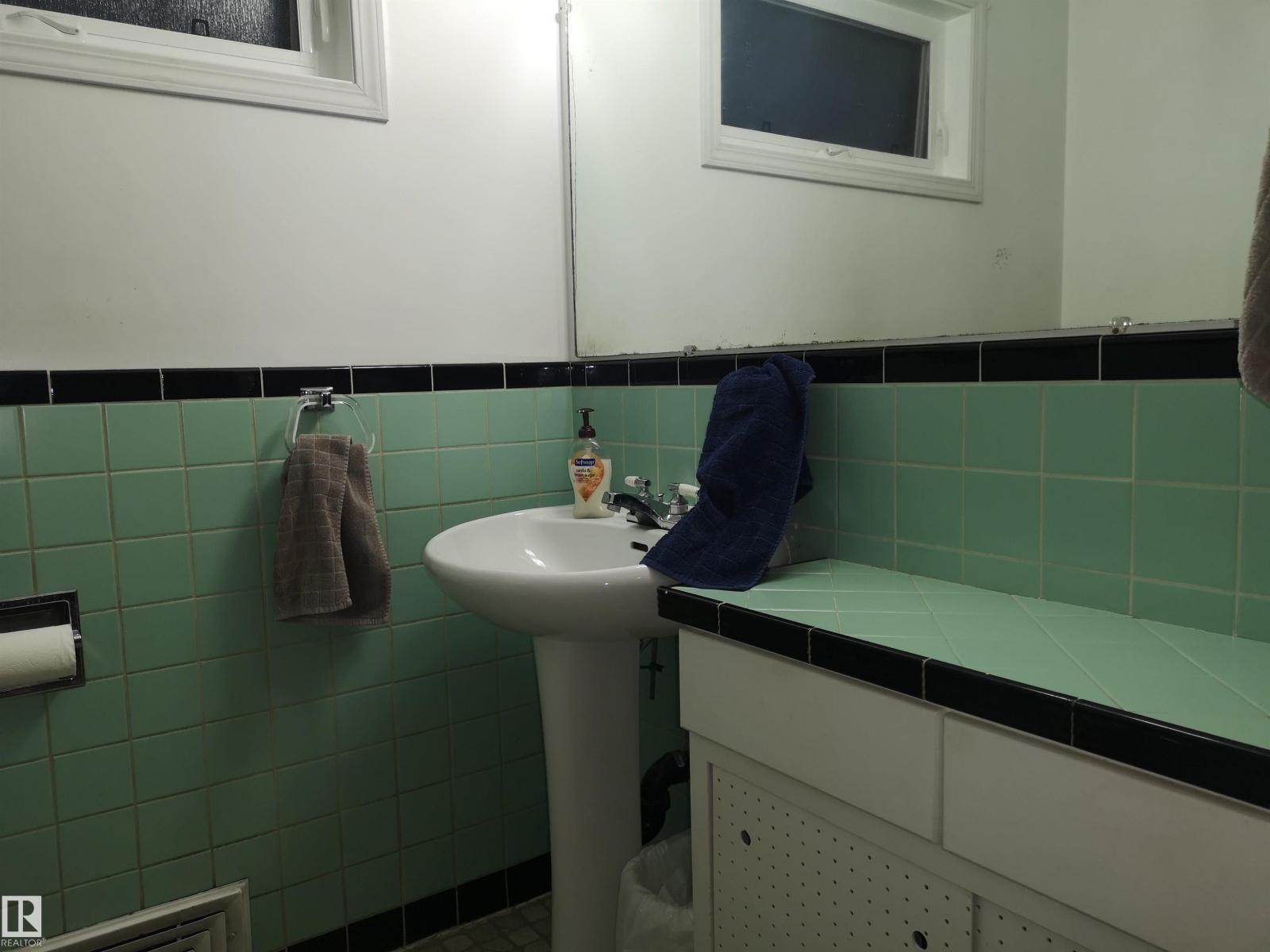 8032 70 Av Nw Nw, Edmonton, Alberta  T6C 0A5 - Photo 13 - E4461068