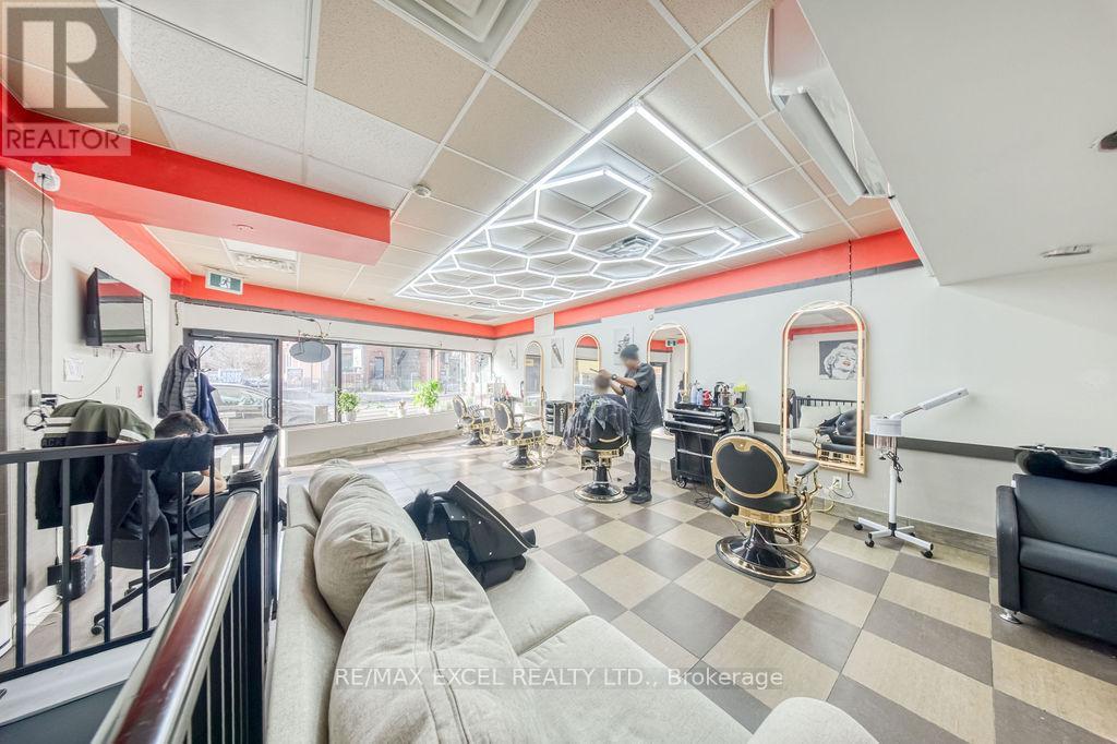 731 Broadview Avenue, Toronto, Ontario  M4K 2P6 - Photo 5 - E12588824