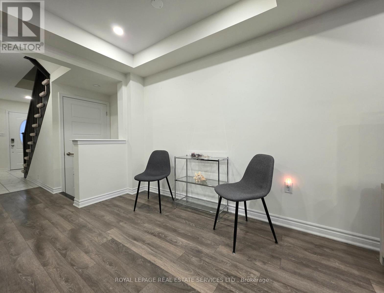 301 Beasley Terrace, Milton, Ontario  L9E 1C5 - Photo 5 - W12588822