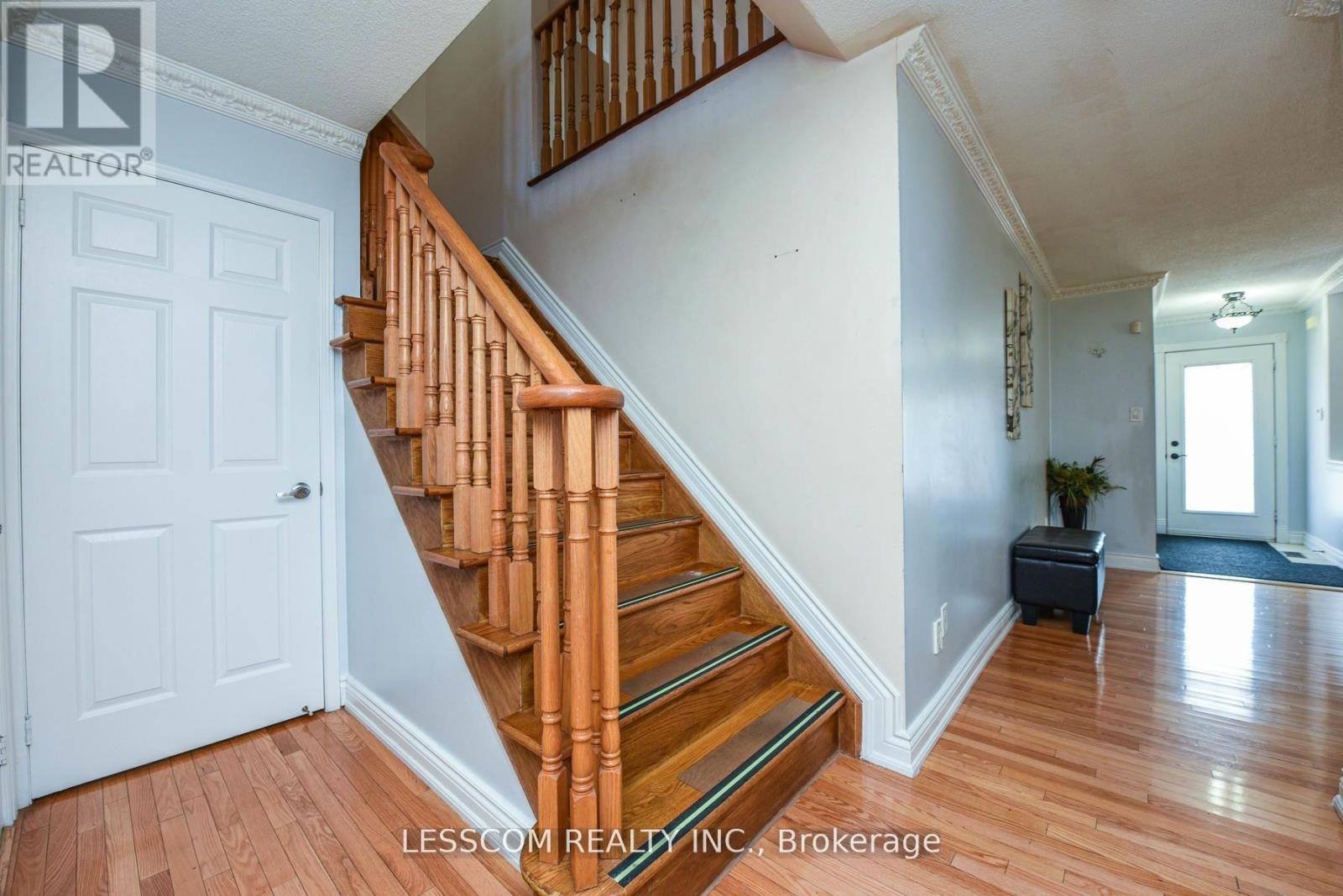 30 Fairhill Avenue, Brampton, Ontario  L7A 2E7 - Photo 15 - W12588834