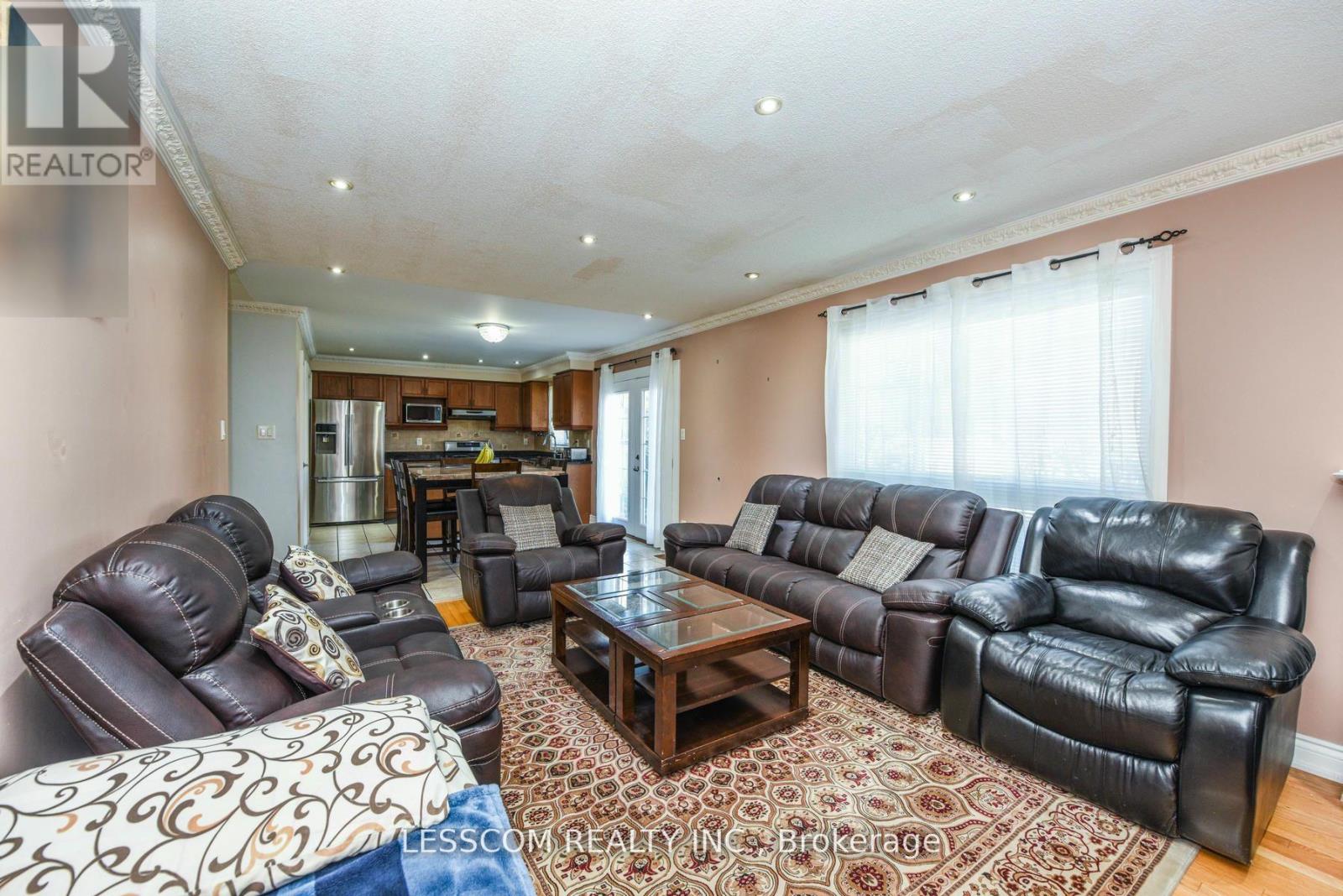 30 Fairhill Avenue, Brampton, Ontario  L7A 2E7 - Photo 8 - W12588834