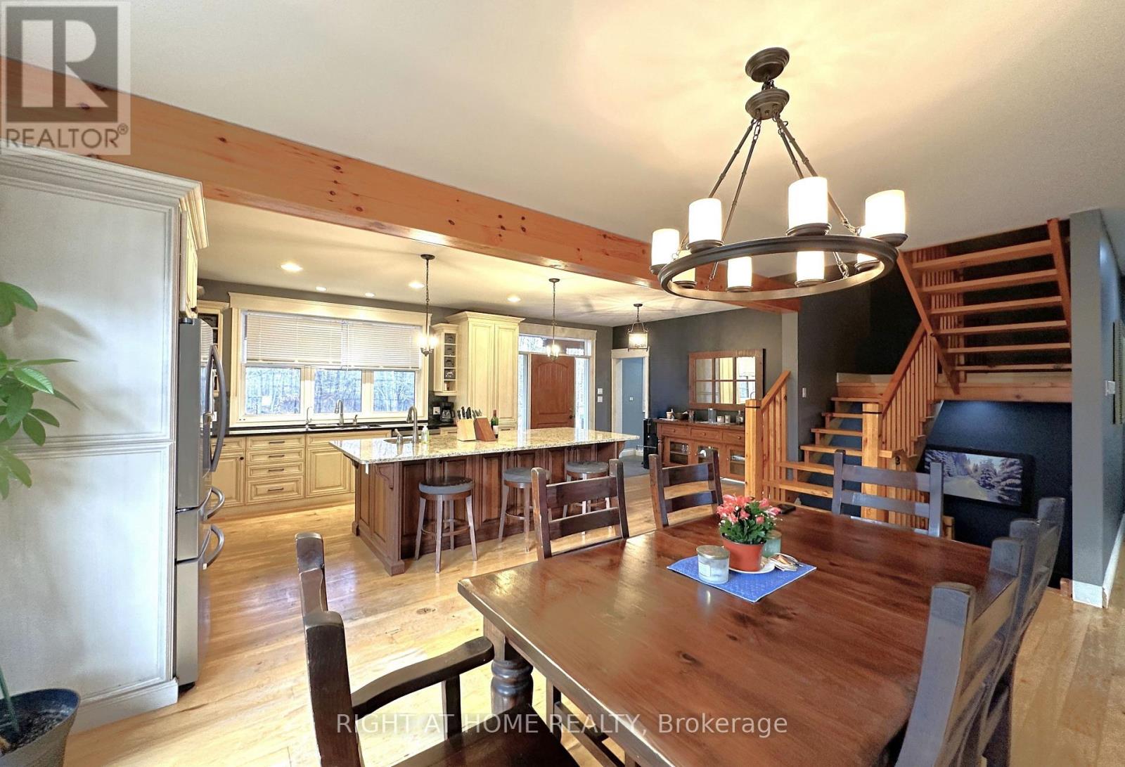 129 Blue Jay Crescent, Grey Highlands, Ontario N0C 1H0 - Photo 10 - X12588826