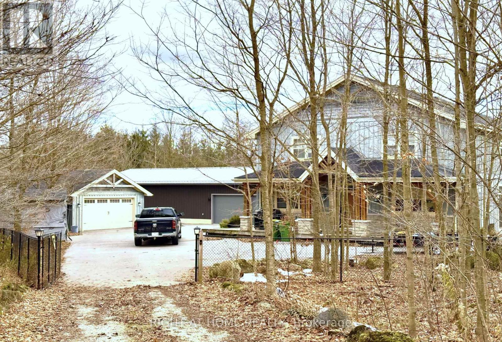 129 Blue Jay Crescent, Grey Highlands, Ontario N0C 1H0 - Photo 2 - X12588826