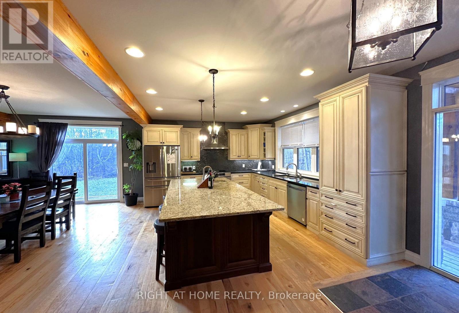 129 Blue Jay Crescent, Grey Highlands, Ontario N0C 1H0 - Photo 5 - X12588826