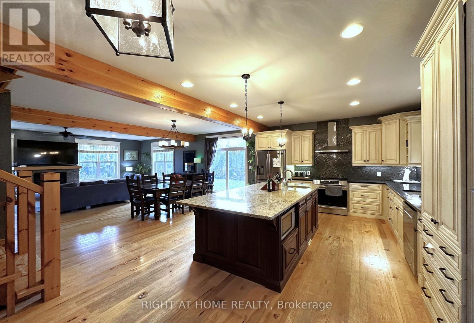 129 Blue Jay Crescent, Grey Highlands, Ontario N0C 1H0 - Photo 7 - X12588826