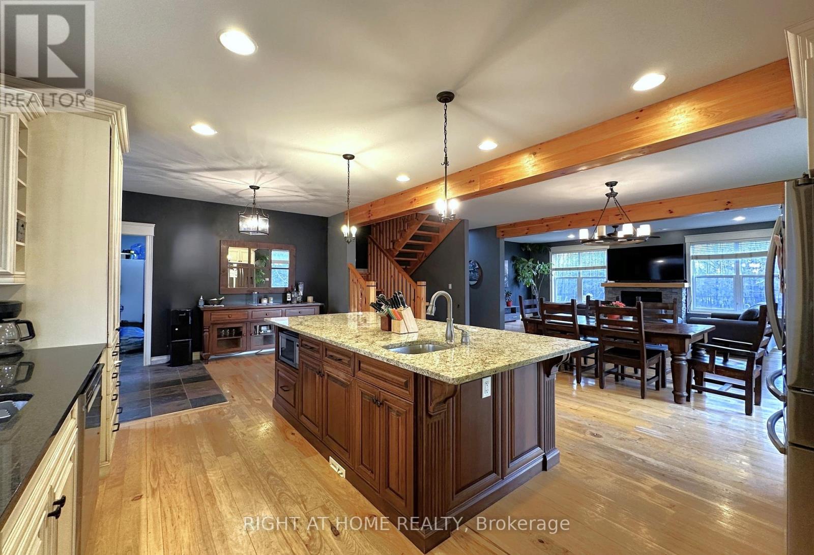 129 Blue Jay Crescent, Grey Highlands, Ontario N0C 1H0 - Photo 8 - X12588826