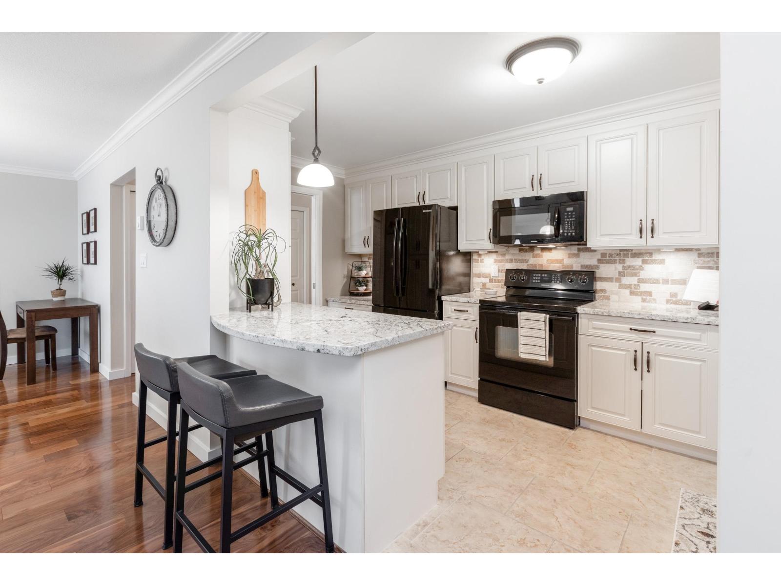 304 1351 Vidal Street, White Rock, British Columbia V4B 5G7 - Photo 1 - R3067941