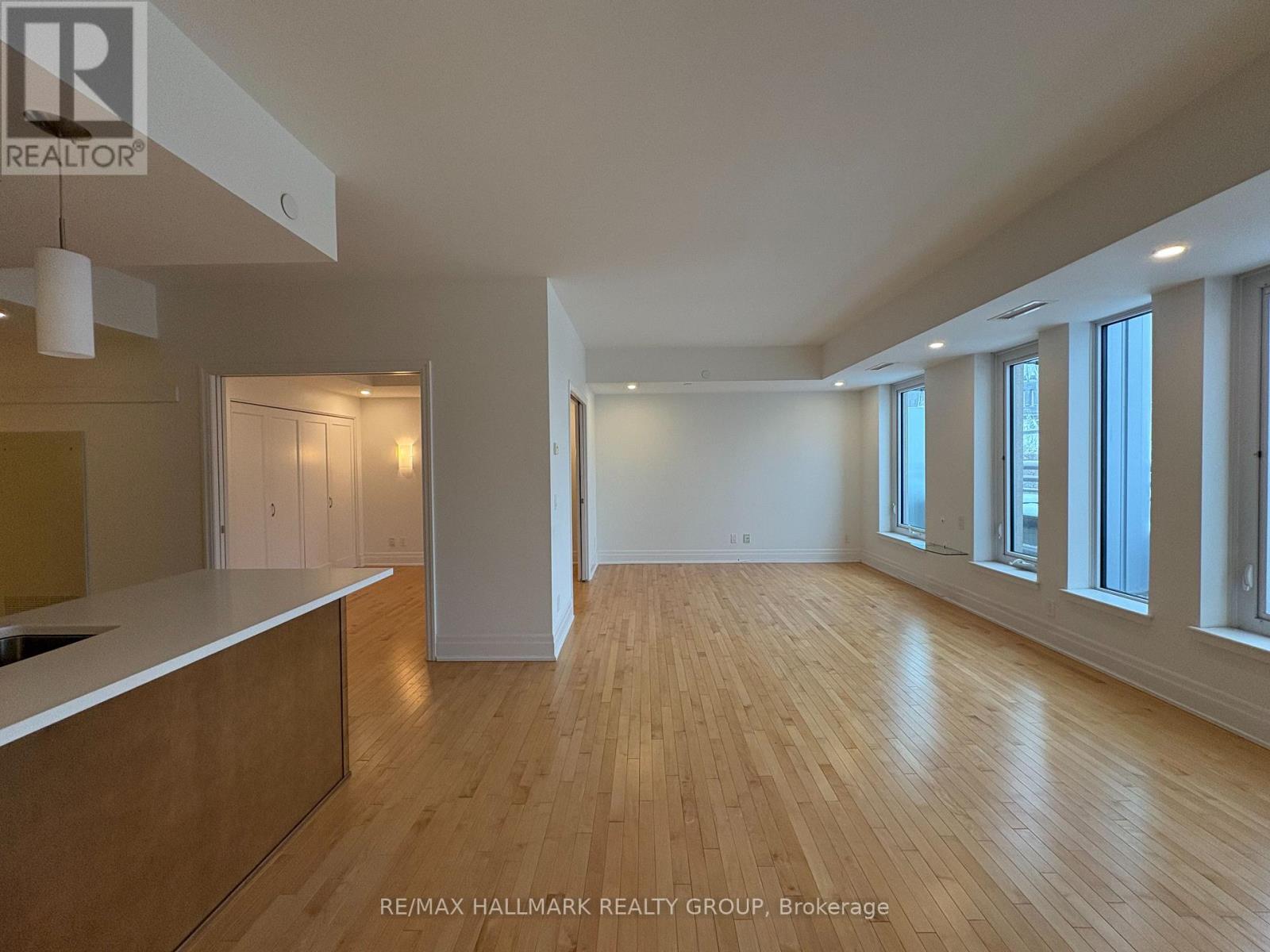 404 - 108 Lisgar Street, Ottawa, Ontario K2P 1E1 - Photo 10 - X12547008