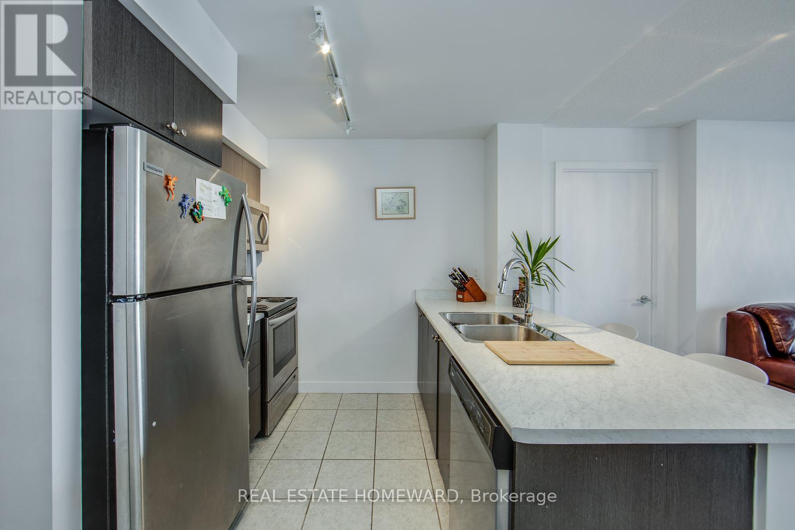 8 Trent Avenue, Toronto, Ontario M4C 0A6 - Photo 11 - E12588866