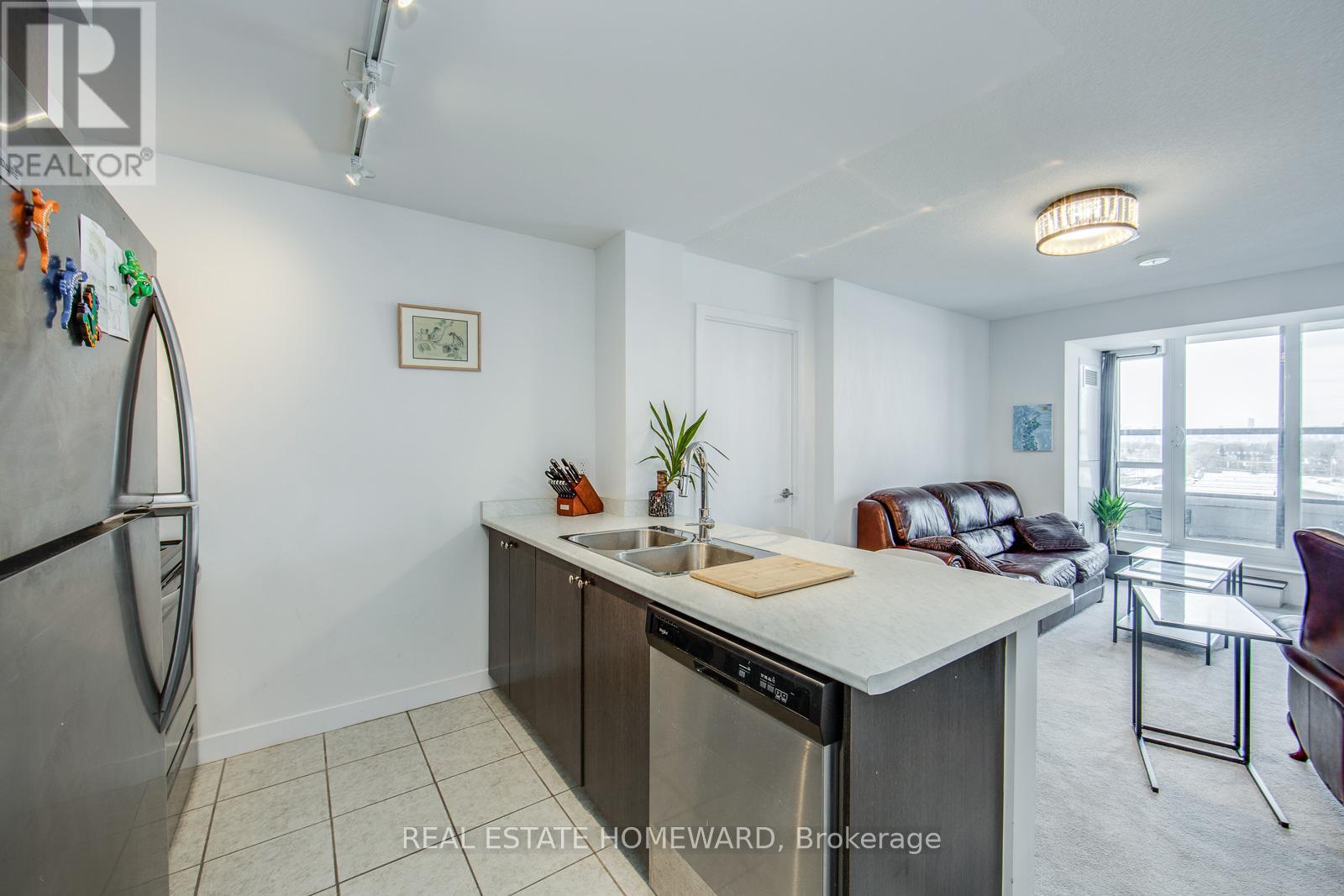 8 Trent Avenue, Toronto, Ontario M4C 0A6 - Photo 12 - E12588866