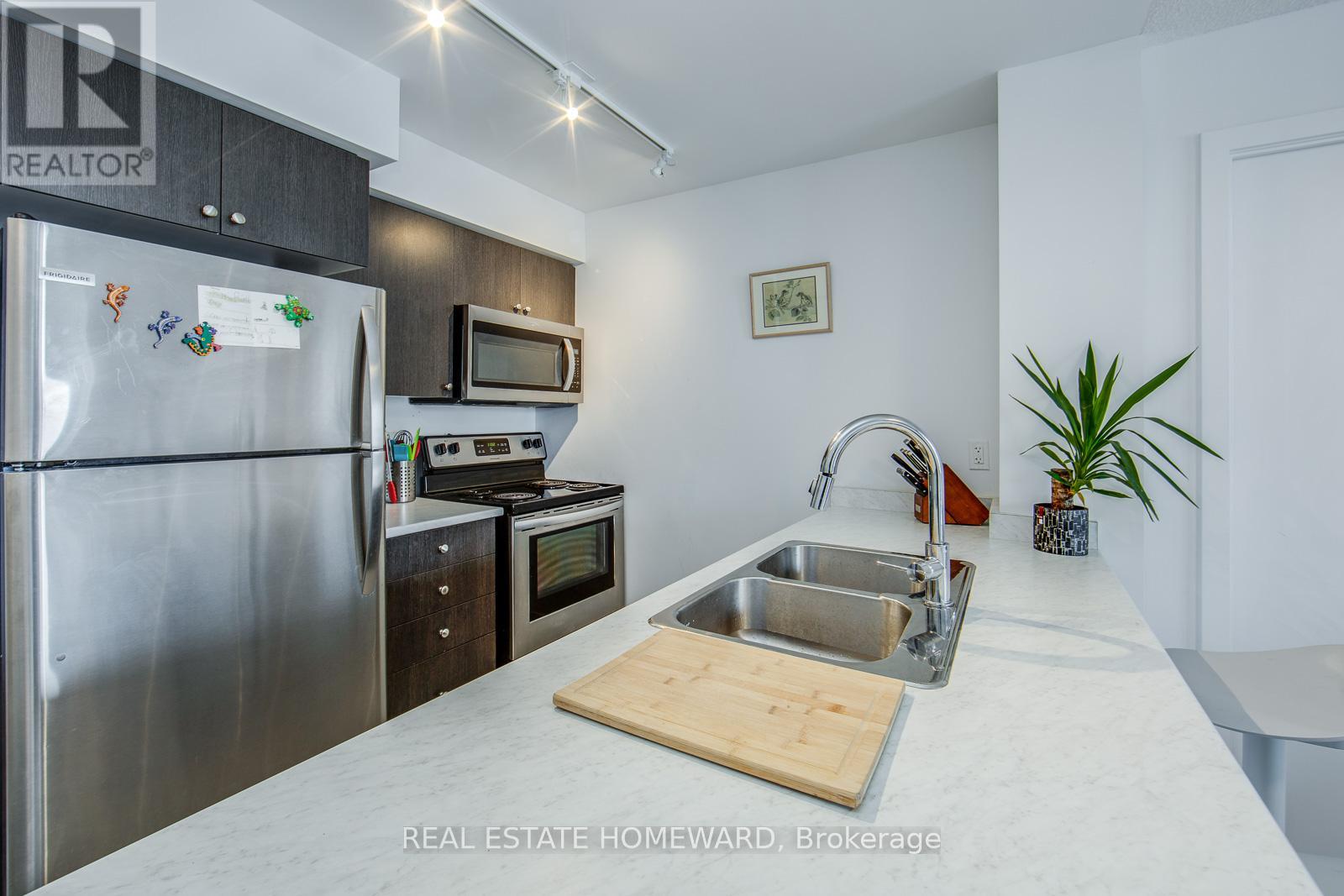 8 Trent Avenue, Toronto, Ontario M4C 0A6 - Photo 13 - E12588866