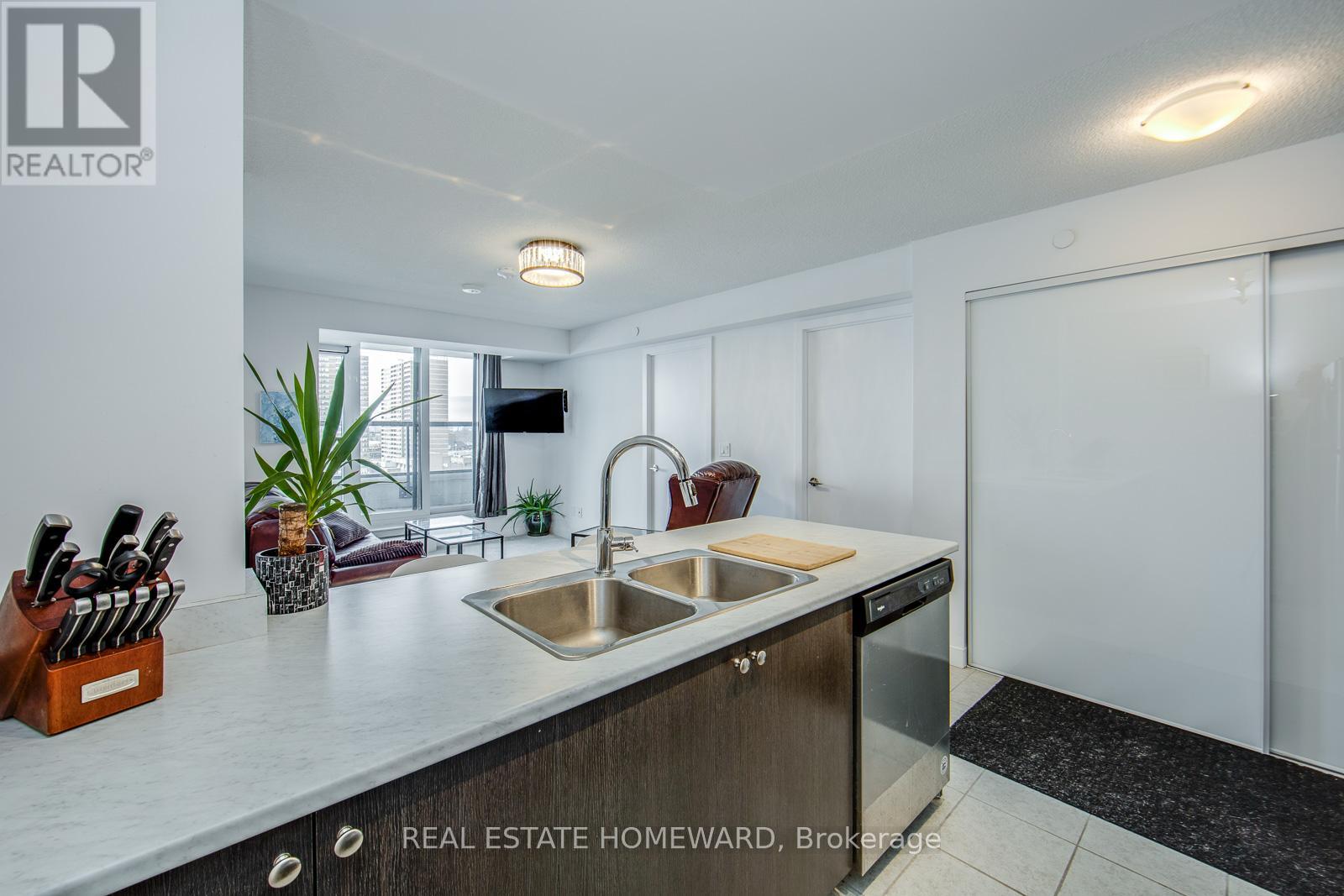 8 Trent Avenue, Toronto, Ontario M4C 0A6 - Photo 14 - E12588866