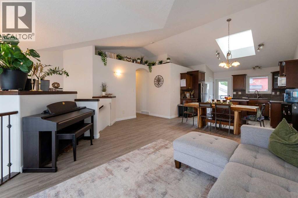 148 Coalbanks Boulevard W, Lethbridge, Alberta  T1J 3Y9 - Photo 8 - A2273289