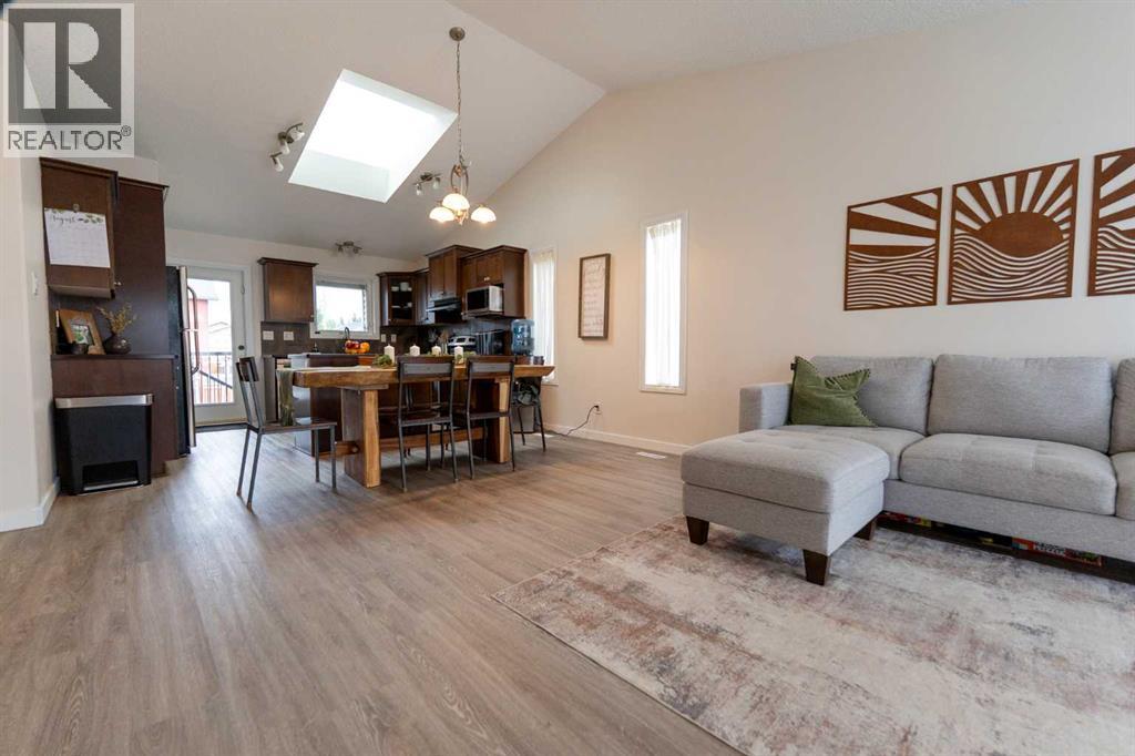 148 Coalbanks Boulevard W, Lethbridge, Alberta  T1J 3Y9 - Photo 5 - A2273289