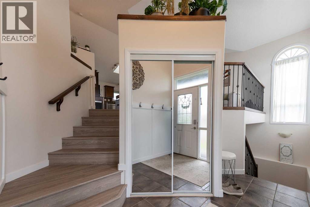 148 Coalbanks Boulevard W, Lethbridge, Alberta  T1J 3Y9 - Photo 2 - A2273289