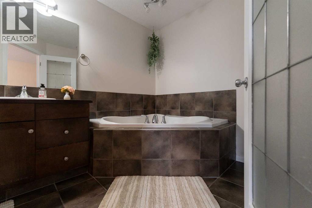 148 Coalbanks Boulevard W, Lethbridge, Alberta  T1J 3Y9 - Photo 17 - A2273289