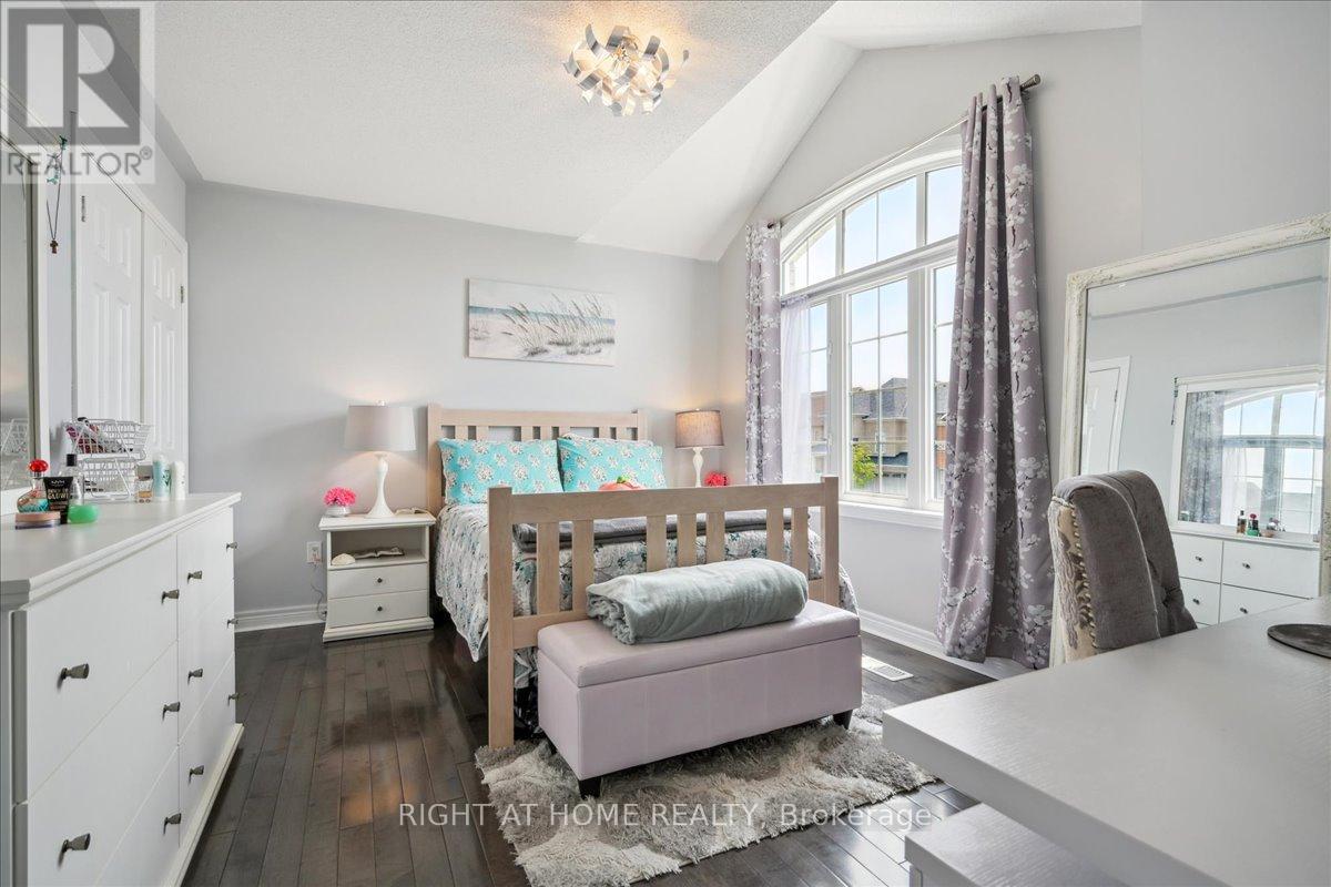 1449 Laurier Avenue, Milton, Ontario  L9T 6J4 - Photo 18 - W12588878