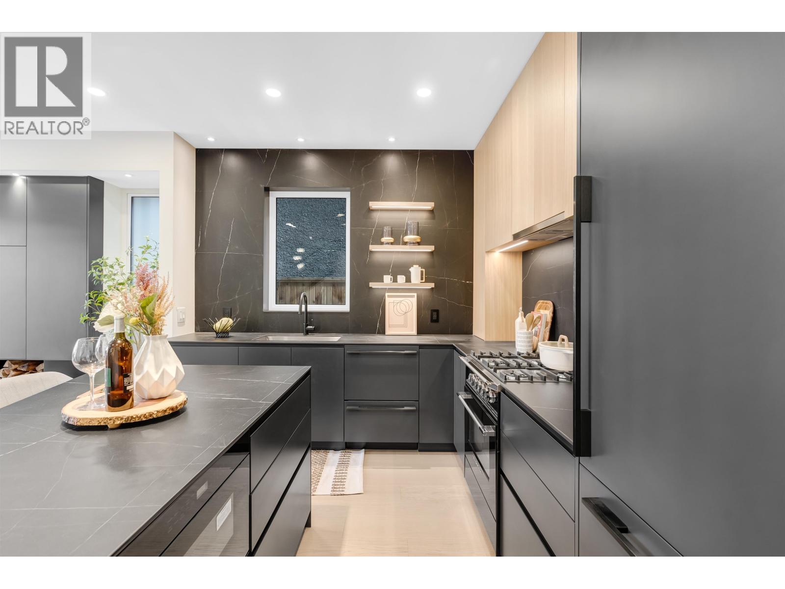 2 2764 W 14th Avenue, Vancouver, British Columbia  V6K 2X2 - Photo 12 - R3071039