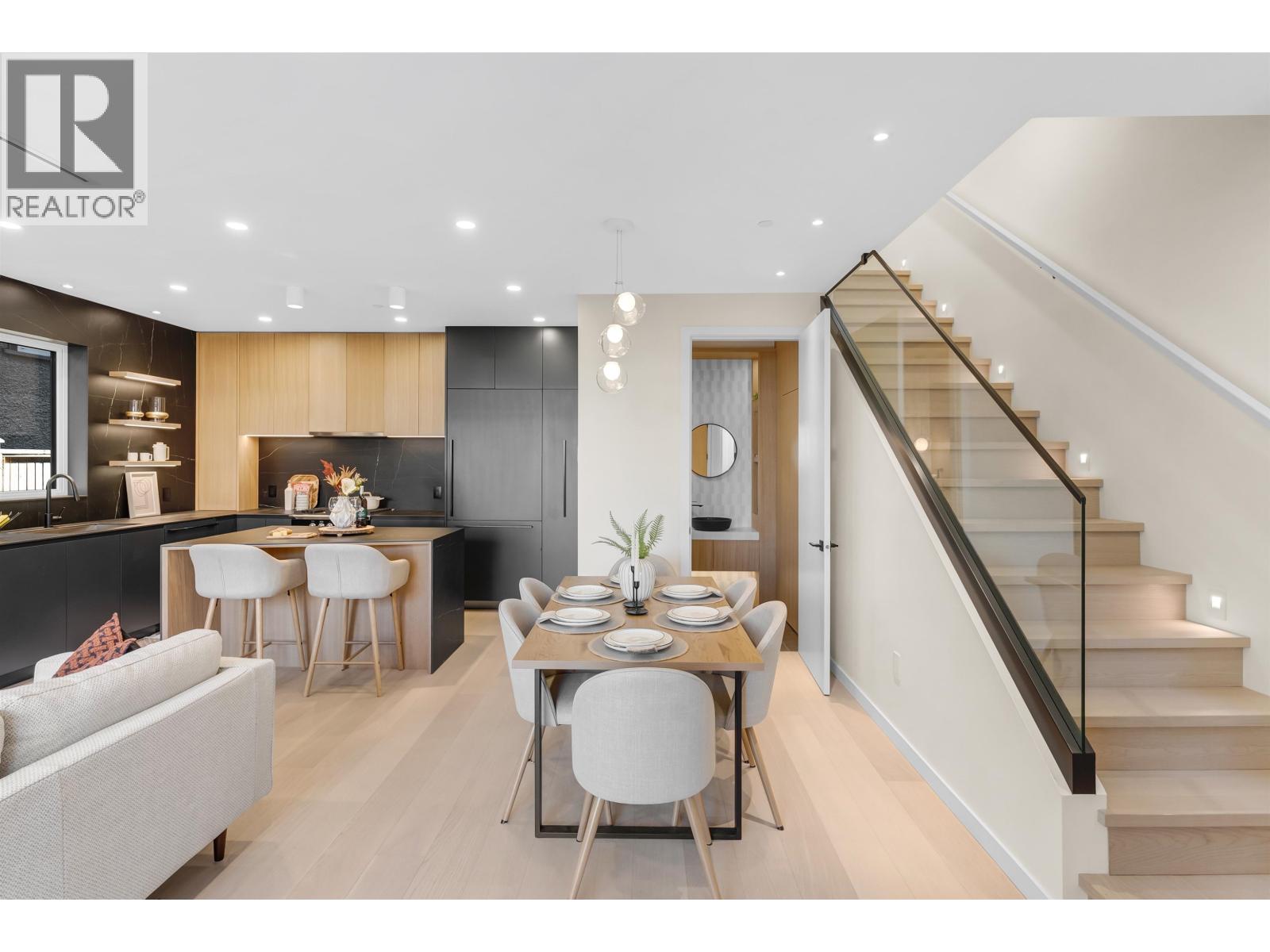 2 2764 W 14th Avenue, Vancouver, British Columbia  V6K 2X2 - Photo 2 - R3071039