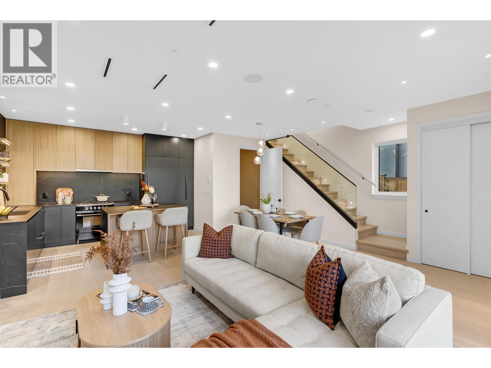 2 2764 W 14TH AVENUE, Vancouver, British Columbia