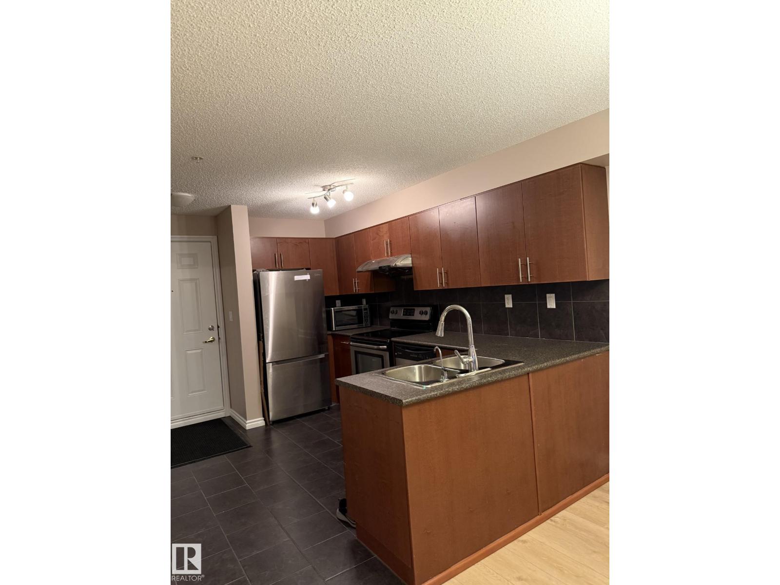 #303 10118 106 Av Nw, Edmonton, Alberta  T5H 0B8 - Photo 4 - E4465949