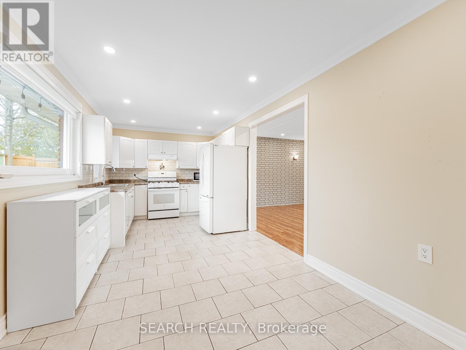 41 Hamilton Drive, Newmarket, Ontario  L3Y 3E7 - Photo 13 - N12588926