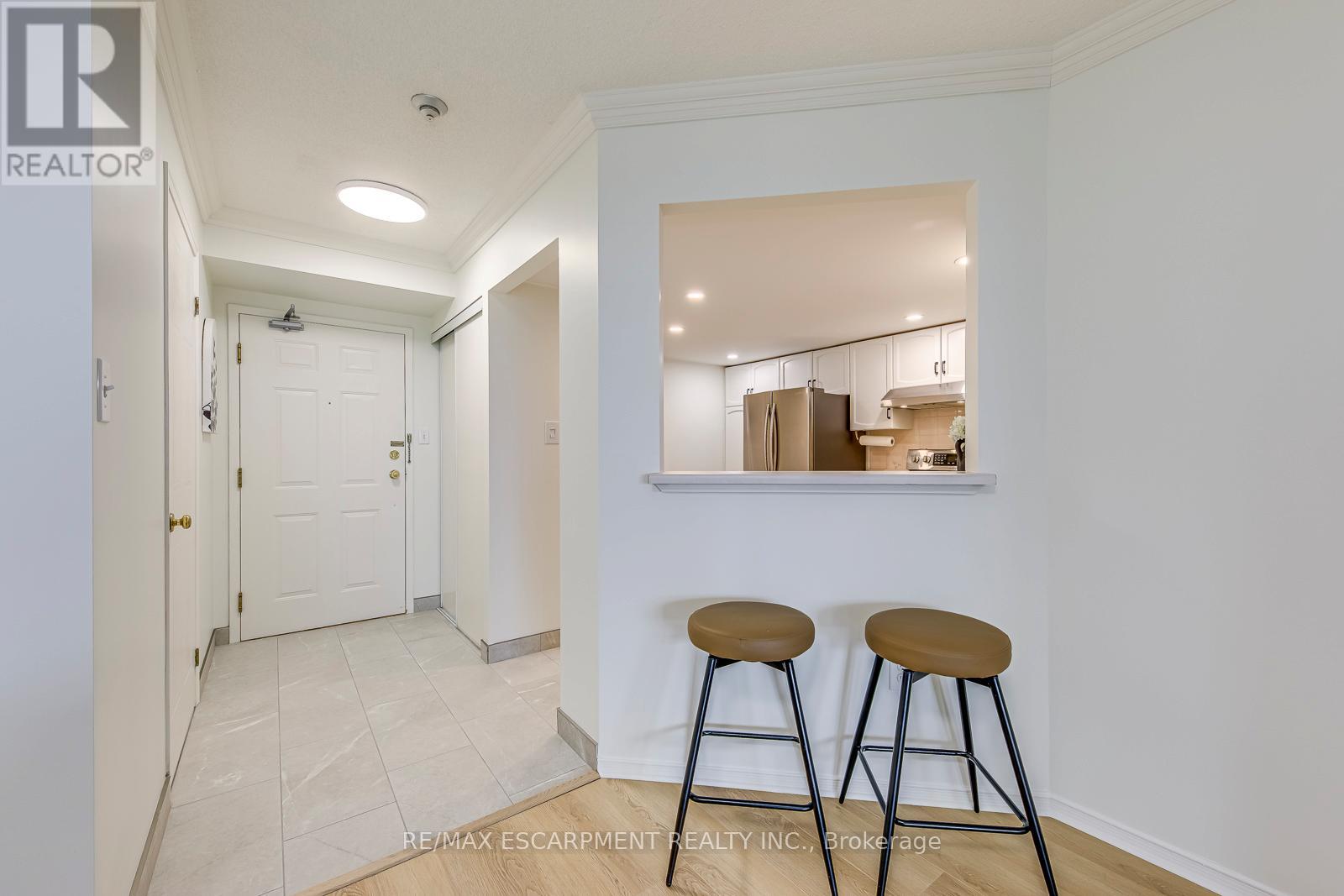 902 - 5080 Pinedale Avenue, Burlington, Ontario  L7L 5V7 - Photo 5 - W12588912