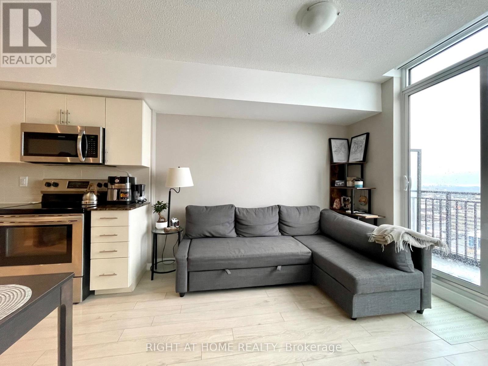 1502 - 3091 Dufferin Street, Toronto, Ontario M6A 0C4 - Photo 8 - W12588914