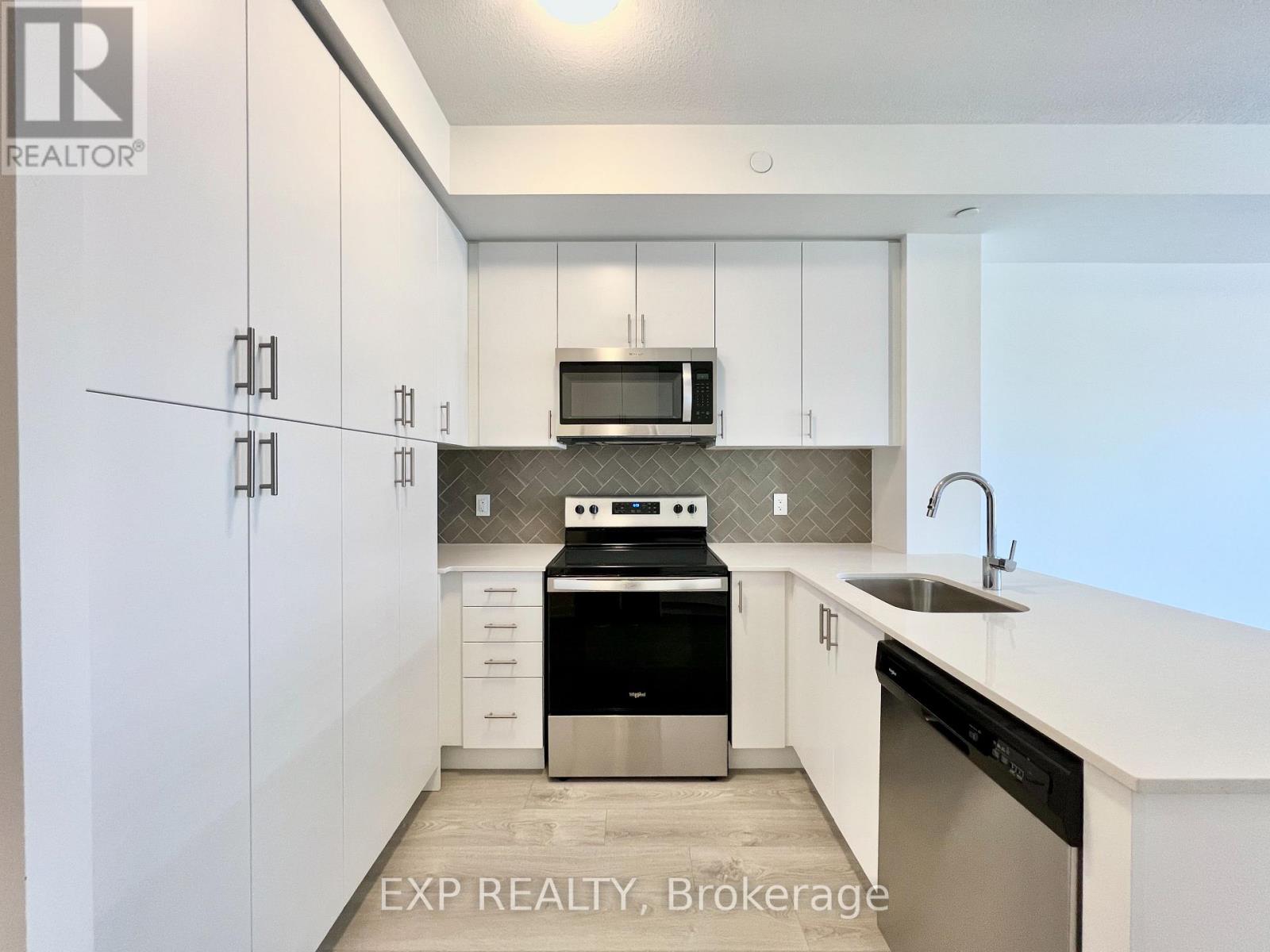 305 - 3200 William Coltson Avenue, Oakville, Ontario  L6H 7C2 - Photo 4 - W12588922