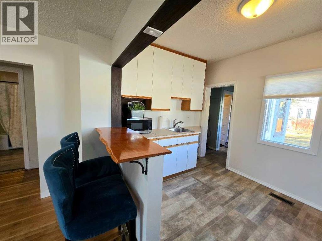 5308 49 Avenue, Camrose, Alberta  T4V 0N5 - Photo 9 - A2266371