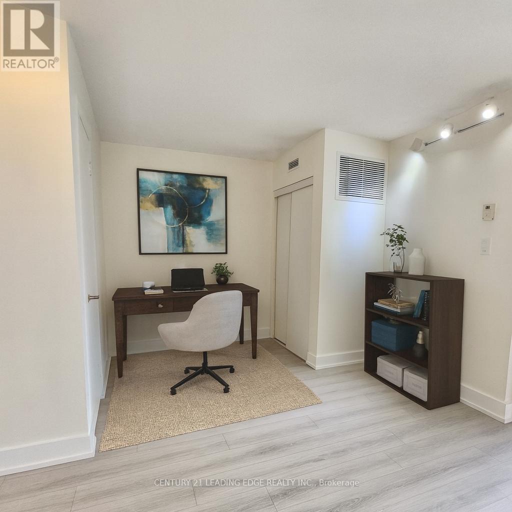 215 - 801 Sheppard Avenue W, Toronto, Ontario  M3H 2T3 - Photo 4 - C12588928