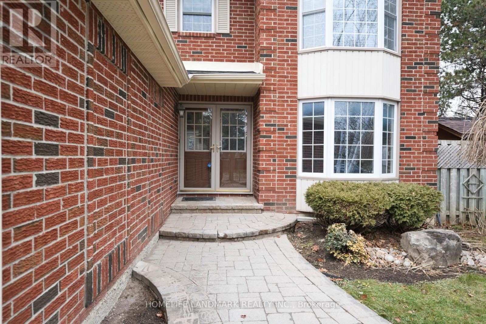 18 Glen Dhu Drive, Whitby, Ontario  L1R 1J5 - Photo 3 - E12588934