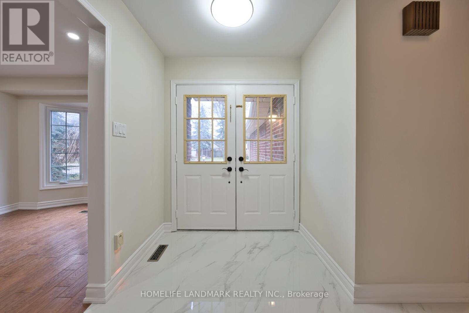 18 Glen Dhu Drive, Whitby, Ontario  L1R 1J5 - Photo 4 - E12588934