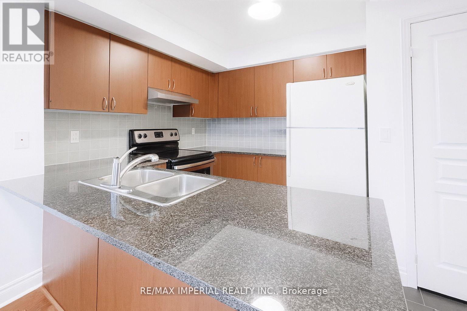 606 - 75 South Town Centre Boulevard, Markham, Ontario  L6G 0B3 - Photo 2 - N12588936