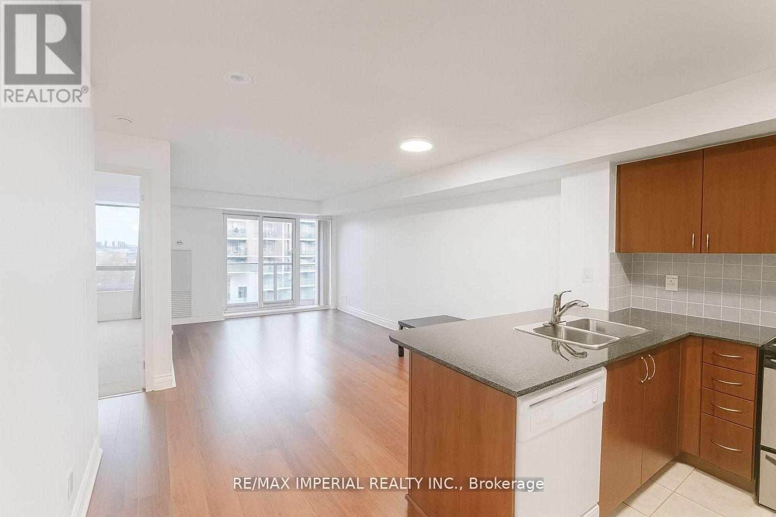 606 - 75 South Town Centre Boulevard, Markham, Ontario  L6G 0B3 - Photo 3 - N12588936