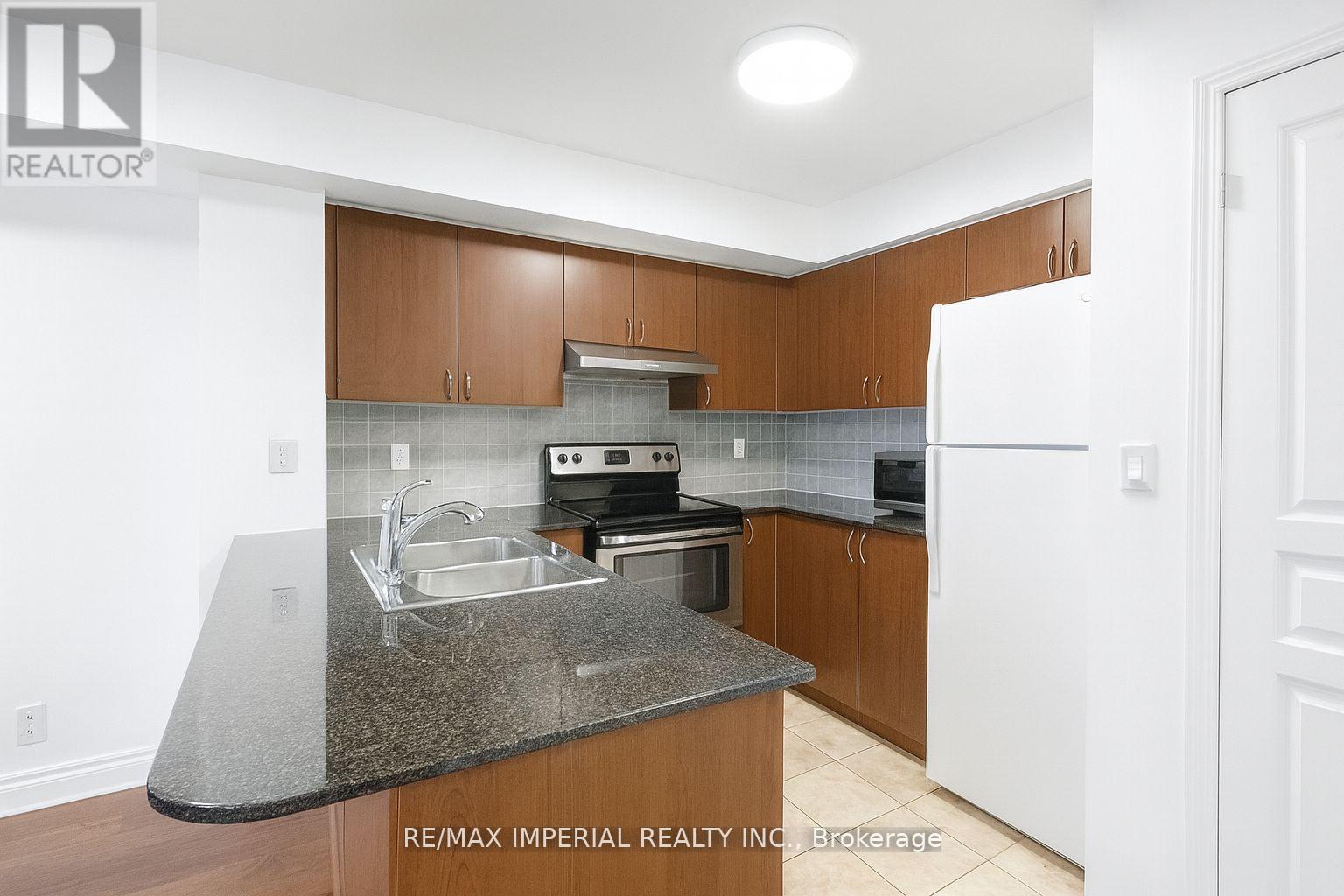 606 - 75 South Town Centre Boulevard, Markham, Ontario  L6G 0B3 - Photo 4 - N12588936