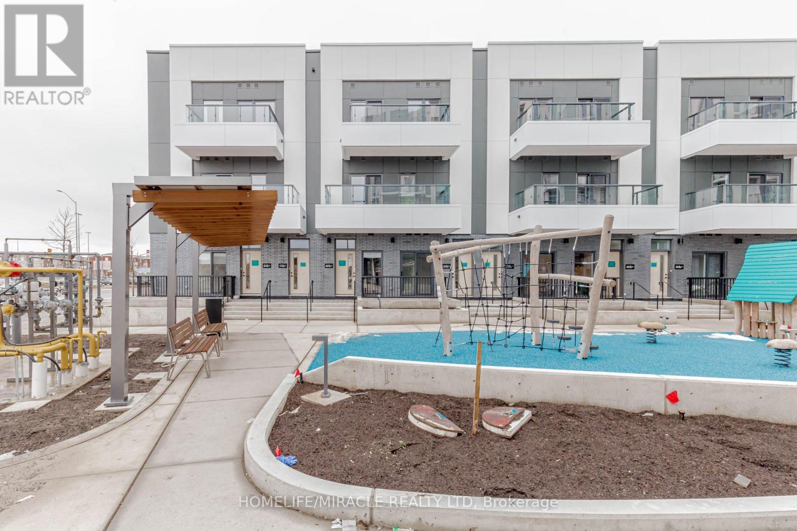 11 - 20 Lagerfeld Drive, Brampton, Ontario  L7A 5L5 - Photo 3 - W12588938