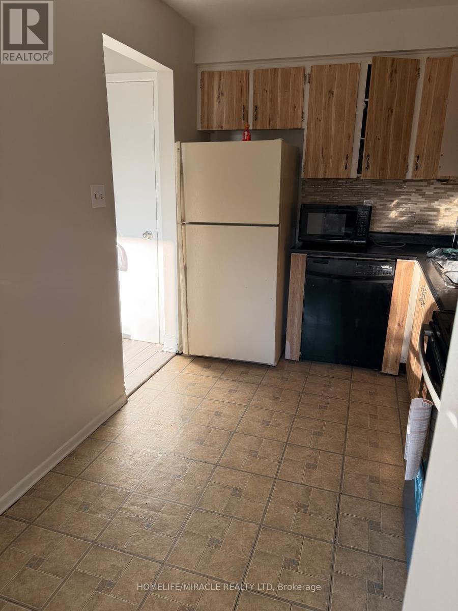 96 Carleton Place, Brampton, Ontario  L6T 3Z4 - Photo 8 - W12576896