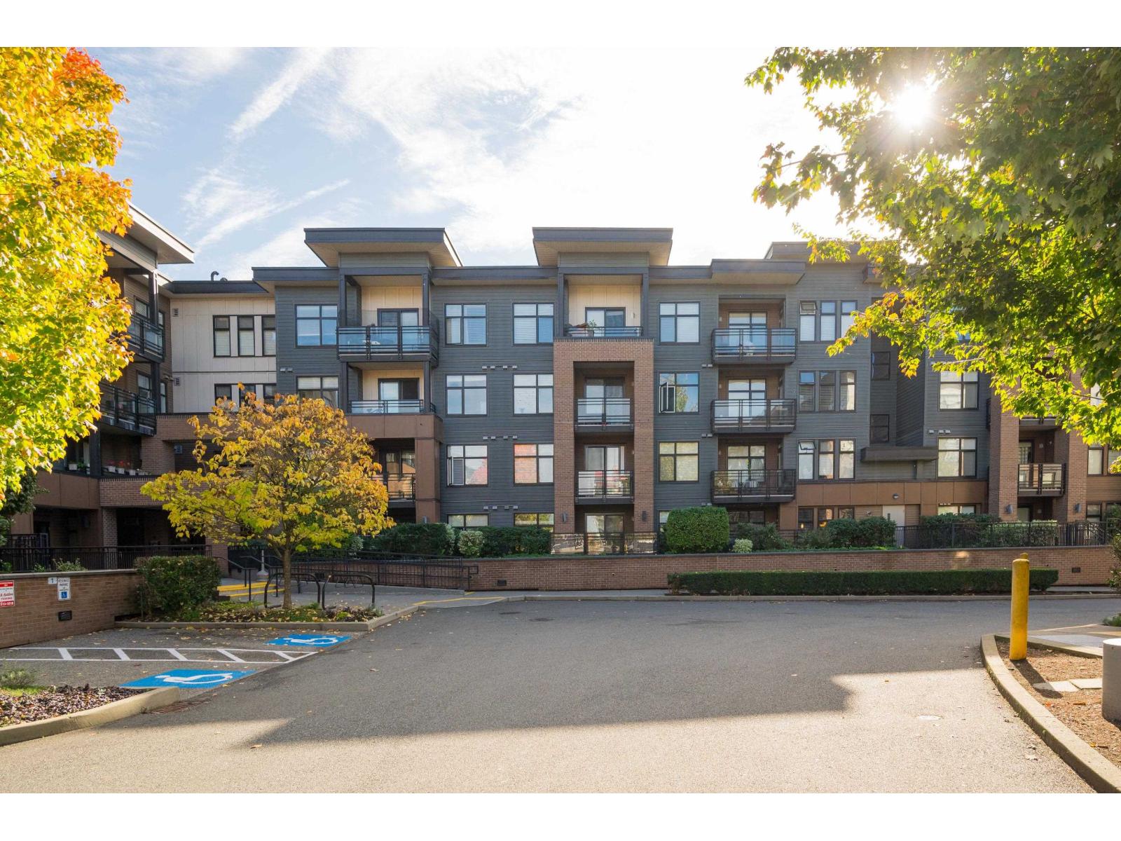 403 20068 Fraser Highway, Langley, British Columbia  V3A 0H2 - Photo 2 - R3057877