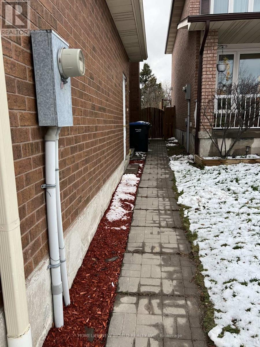 Bsmt - 4260 Wakefield Crescent, Mississauga, Ontario  L5C 4M4 - Photo 5 - W12570676