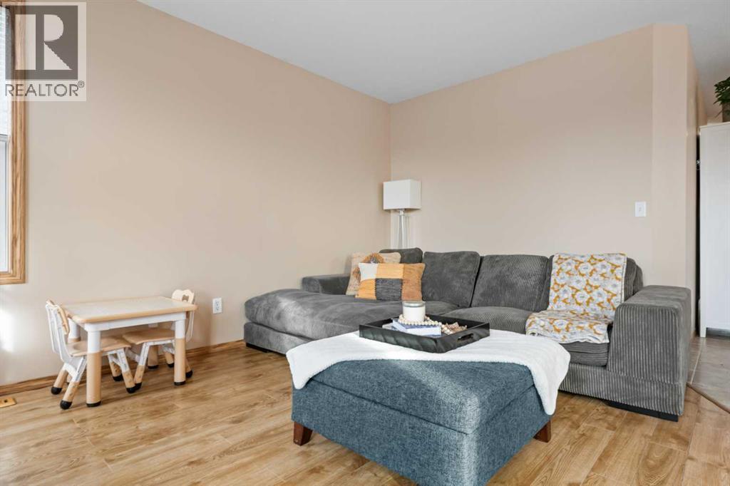 306 Coventry Road Ne, Calgary, Alberta  T3K 5K5 - Photo 5 - A2270908