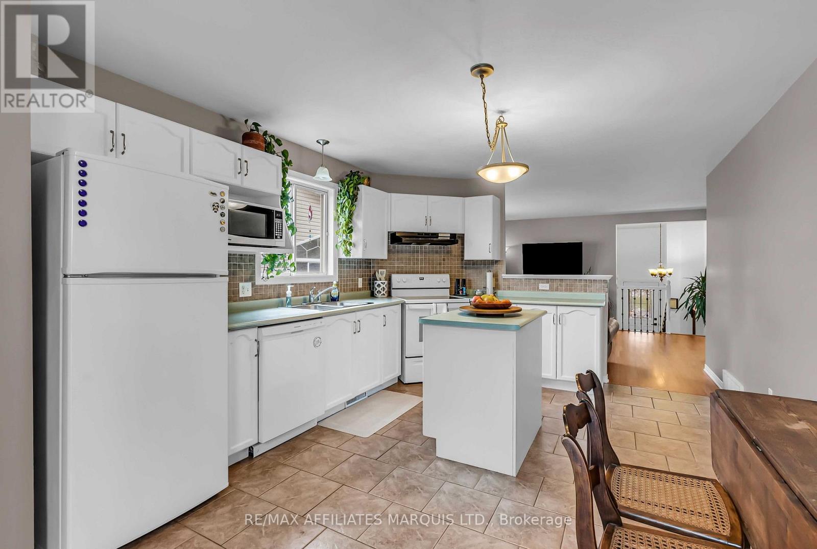 213 Northwoods Crescent, Cornwall, Ontario  K6H 7G1 - Photo 6 - X12588972