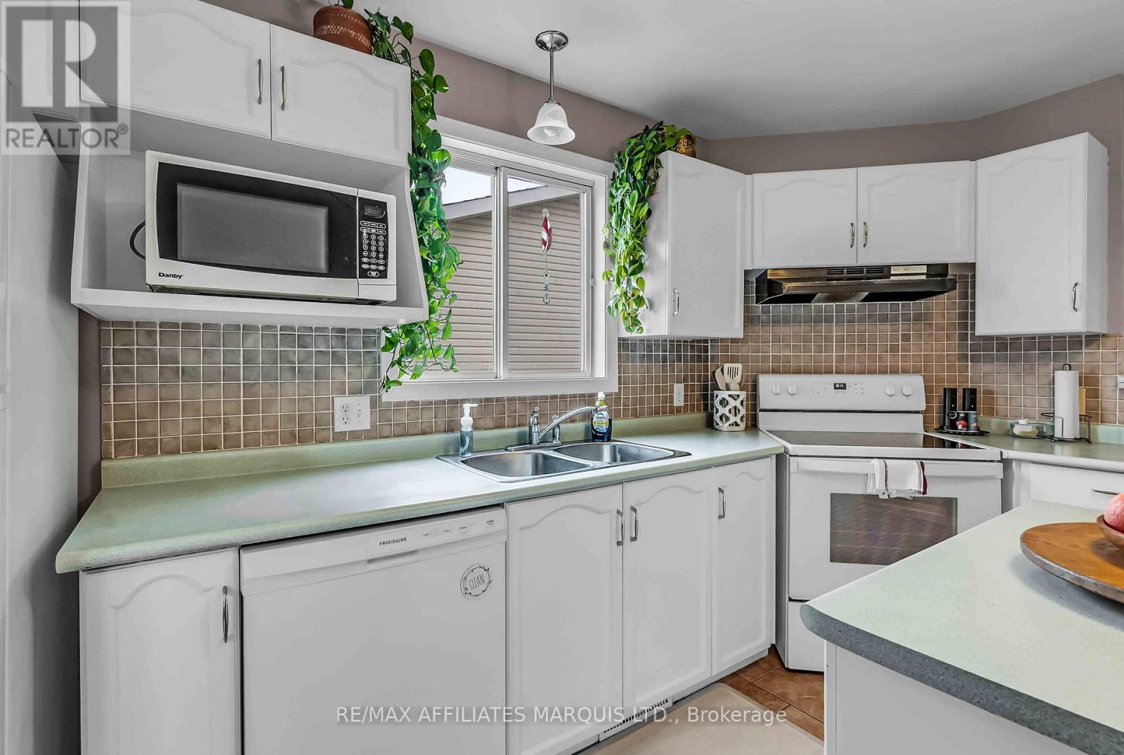 213 Northwoods Crescent, Cornwall, Ontario  K6H 7G1 - Photo 8 - X12588972