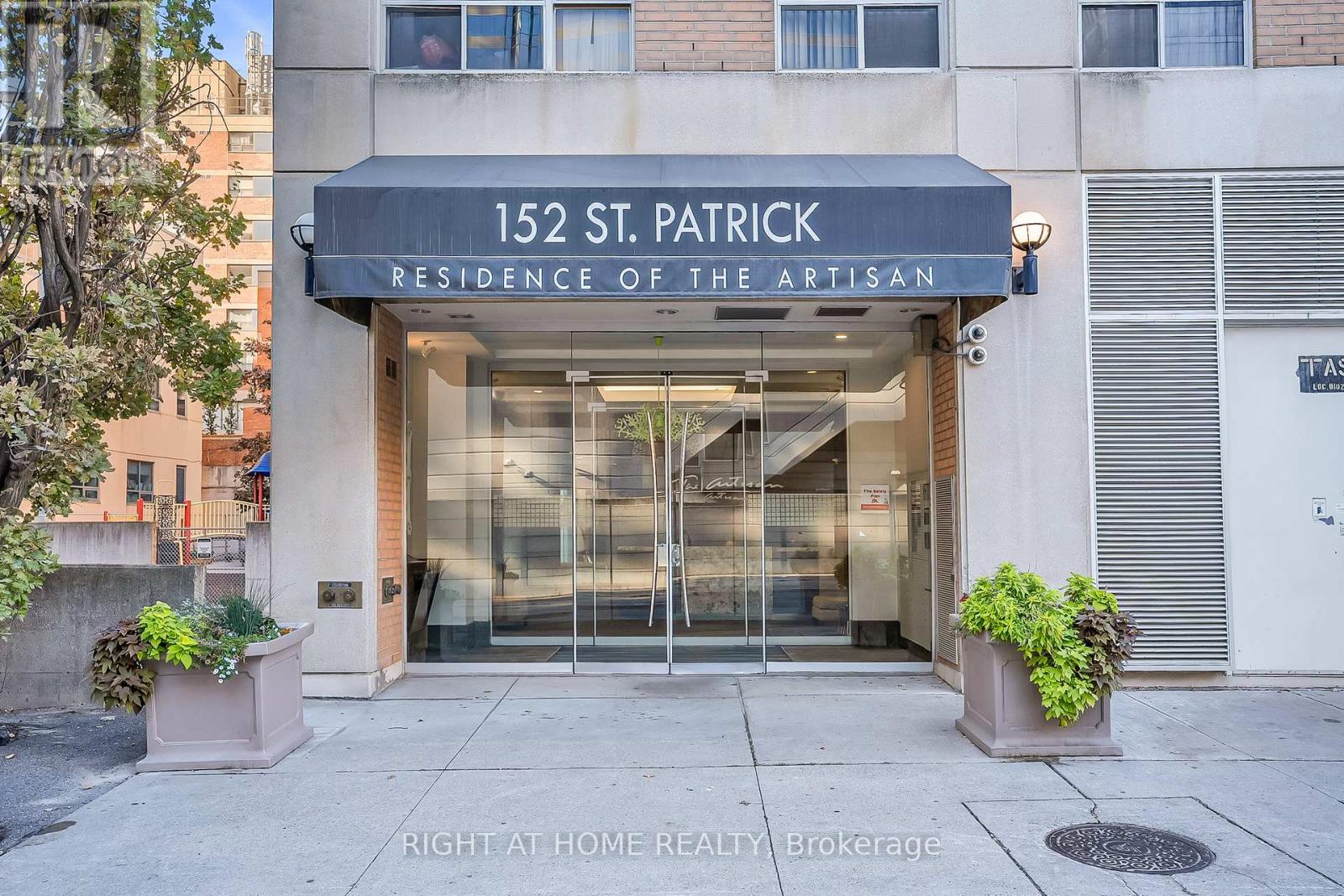 1601 - 152 St. Patrick Street, Toronto, Ontario  M5T 3J9 - Photo 2 - C12588960