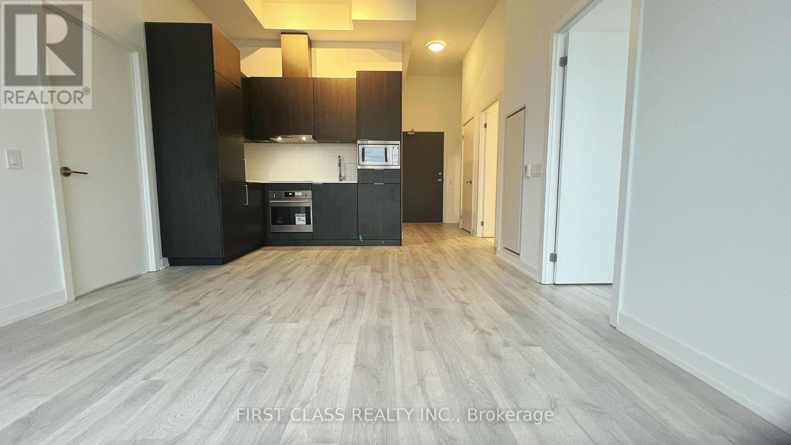 911 - 7 GOLDEN LION HEIGHTS, Toronto, Ontario