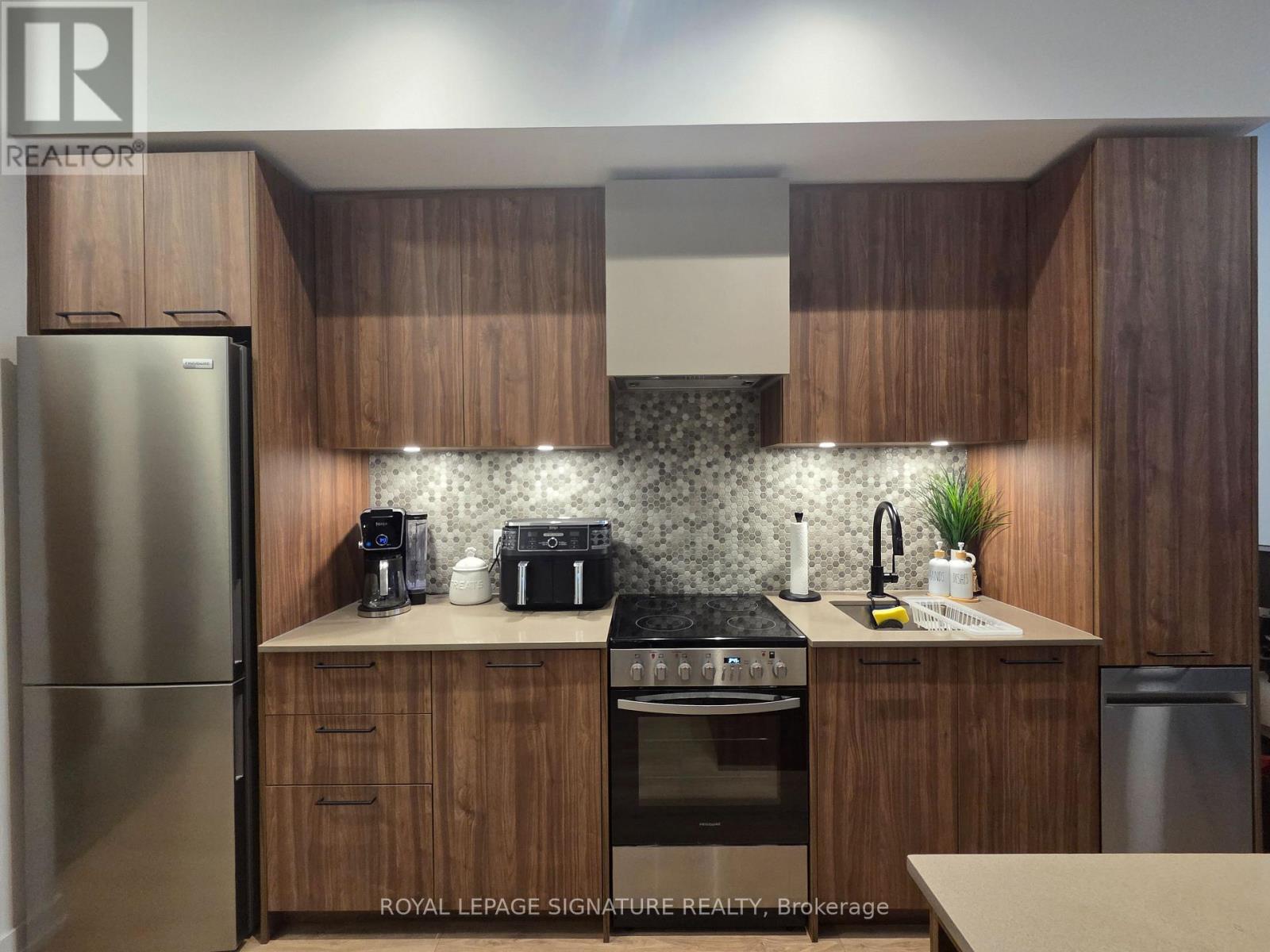 103 - 10 Lagerfeld Drive, Brampton, Ontario  L7A 5L3 - Photo 7 - W12540226